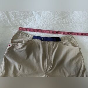 ISIS | Women's SZ 6 | Belted Hiking Shorts | Stretch Light Beige | Bermuda